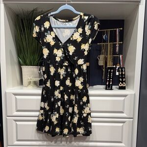 Hollister, floral Black and Yellow Dress Good Condition Small
